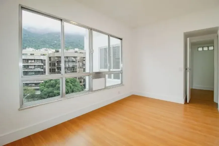 Foto 1 de Apartamento com 3 Quartos à venda, 146m² em Lagoa, Rio de Janeiro