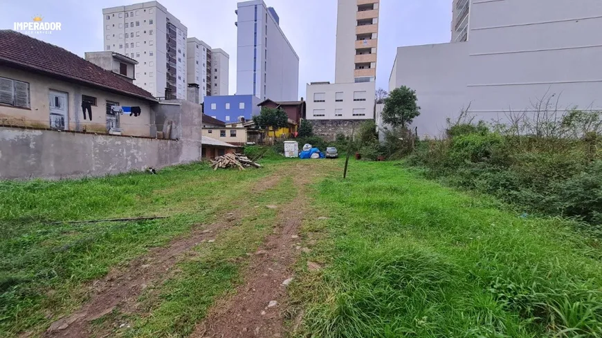 Foto 1 de Lote/Terreno à venda, 730m² em Nossa Senhora de Lourdes, Caxias do Sul