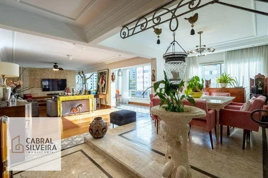 Foto 1 de Apartamento com 3 Quartos à venda, 208m² em Moema, São Paulo