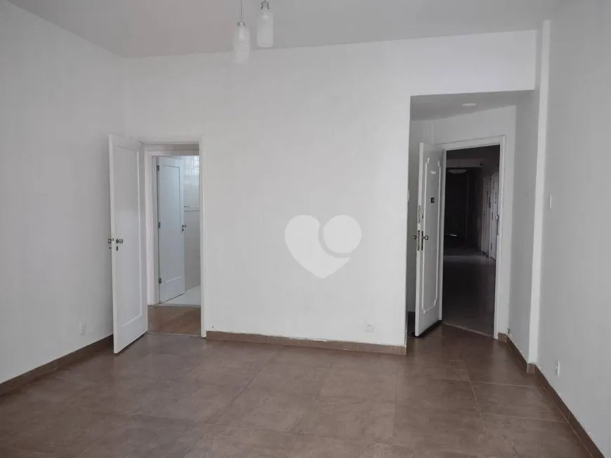 Foto 1 de Apartamento com 3 Quartos à venda, 60m² em Copacabana, Rio de Janeiro