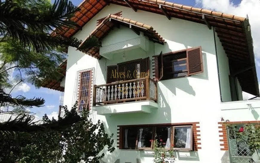 Foto 1 de Casa de Condomínio com 3 Quartos à venda, 344m² em Golfe, Teresópolis
