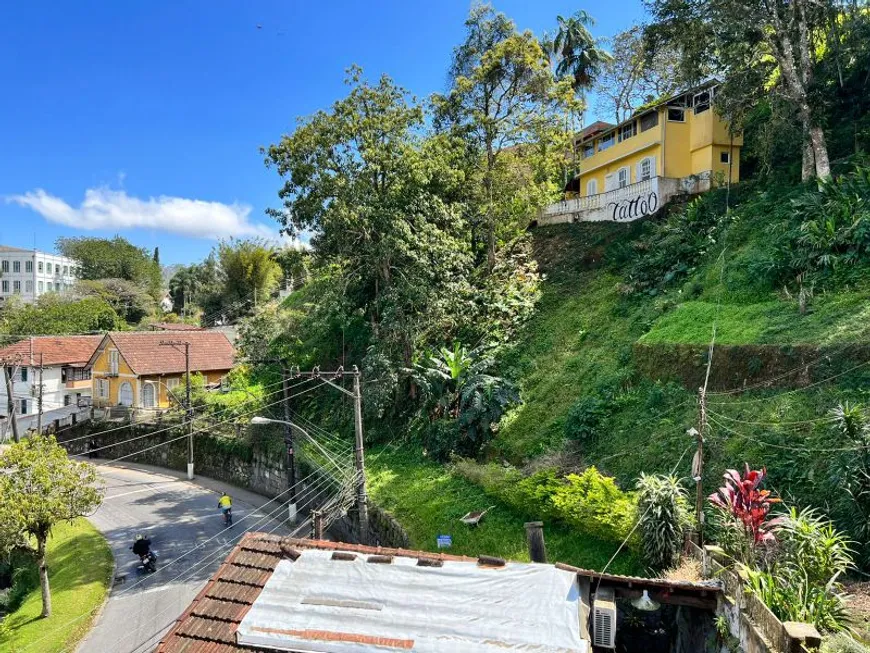 Foto 1 de Casa com 6 Quartos à venda, 15000m² em Bingen, Petrópolis