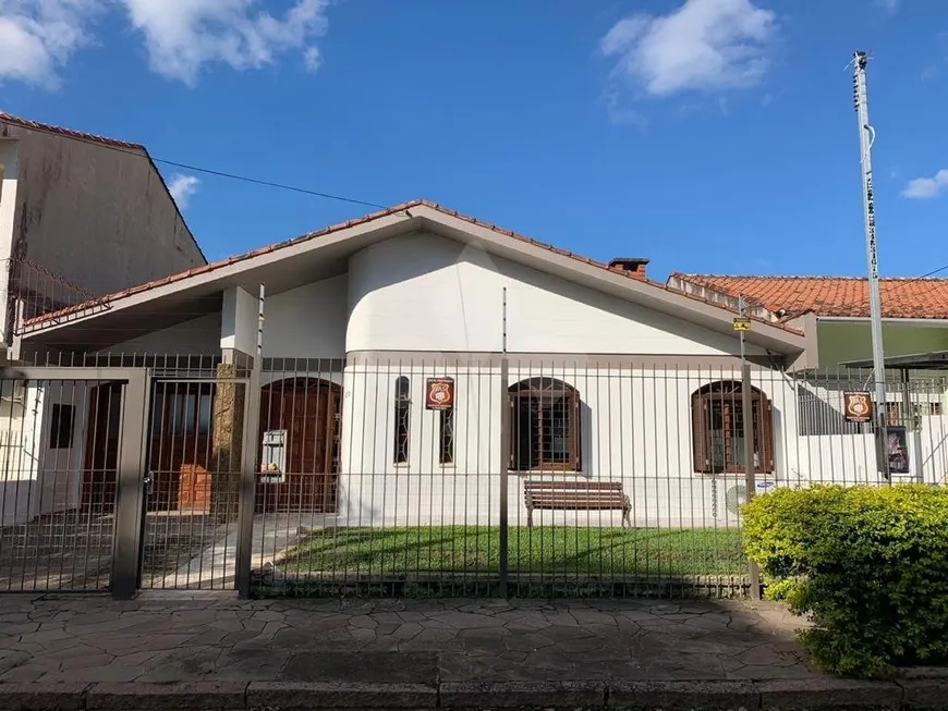 Foto 1 de Casa com 3 Quartos à venda, 231m² em Jardim Itú Sabará, Porto Alegre