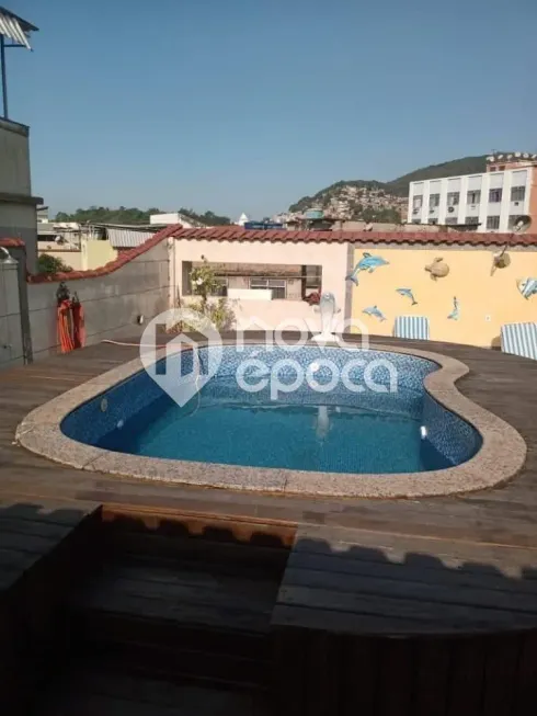 Foto 1 de Casa com 4 Quartos à venda, 240m² em Madureira, Rio de Janeiro