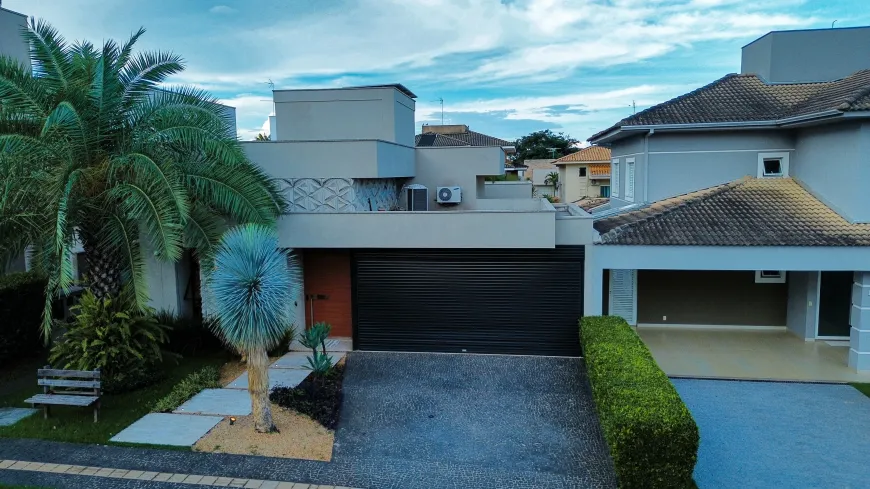 Foto 1 de Casa de Condomínio com 3 Quartos à venda, 217m² em Jardins Atenas, Goiânia