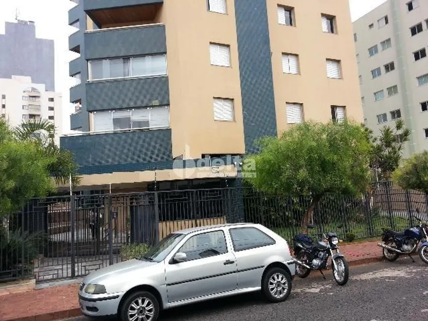 Foto 1 de Apartamento com 4 Quartos para alugar, 135m² em Martins, Uberlândia