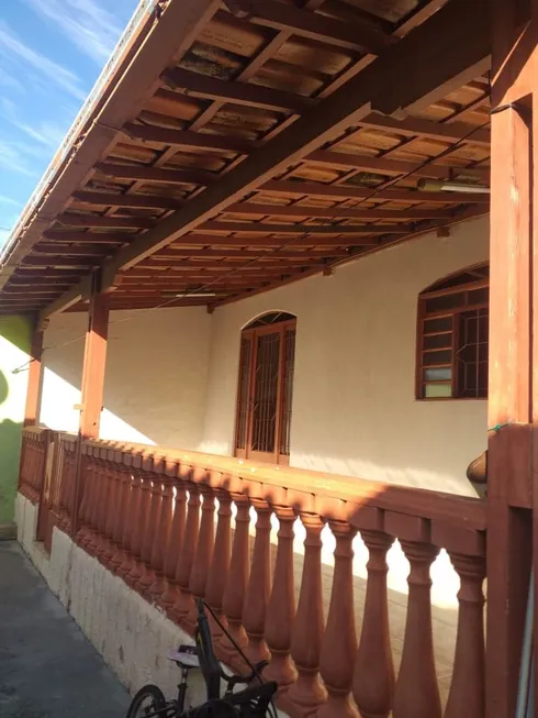 Foto 1 de Casa com 6 Quartos à venda, 220m² em Nacional, Contagem