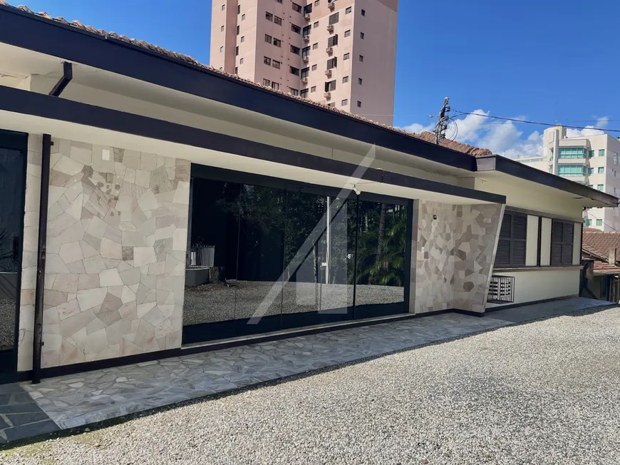 Foto 1 de Casa com 3 Quartos para venda ou aluguel, 350m² em Ponta Aguda, Blumenau