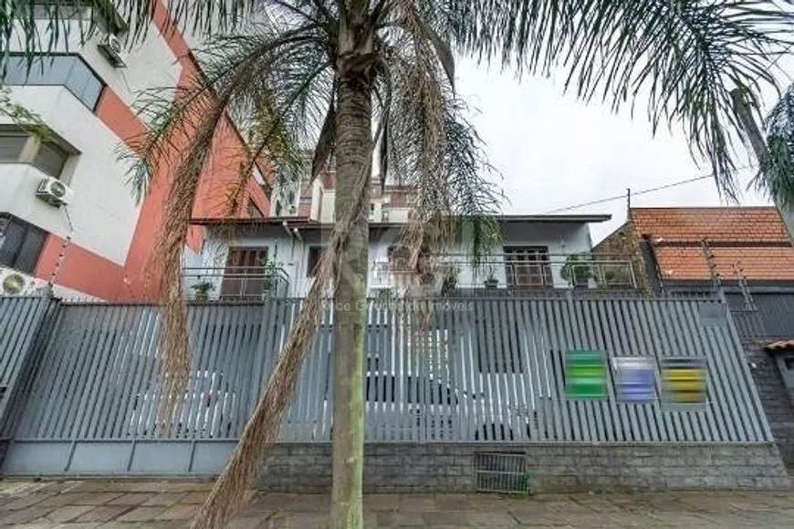 Foto 1 de Casa com 3 Quartos à venda, 109m² em Passo da Areia, Porto Alegre