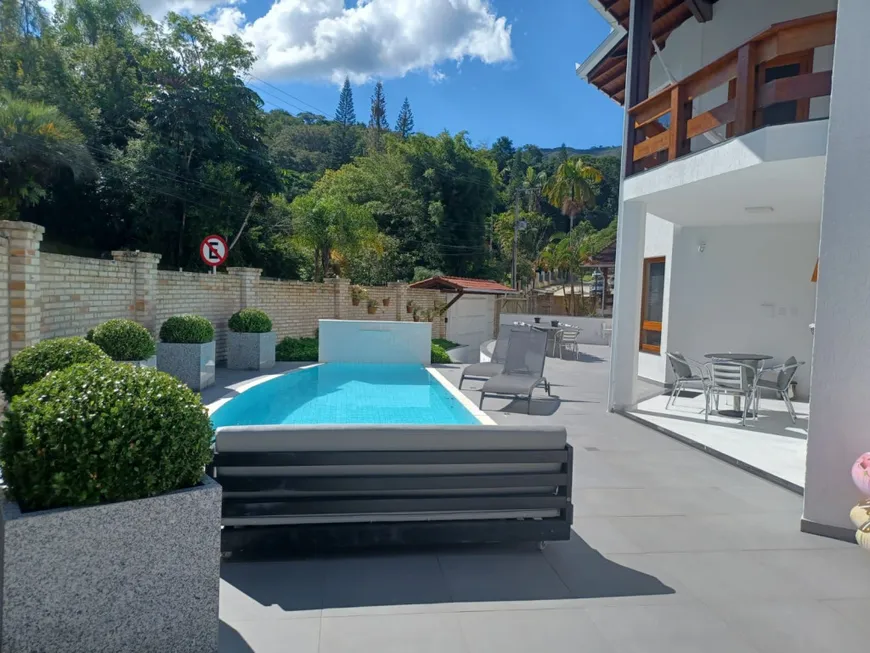 Foto 1 de Casa com 4 Quartos à venda, 563m² em Itacorubi, Florianópolis