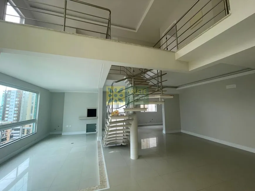 Foto 1 de Apartamento com 4 Quartos à venda, 196m² em Meia Praia, Itapema