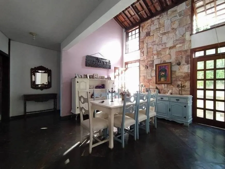 Foto 1 de Casa com 4 Quartos à venda, 475m² em Planalto, Belo Horizonte