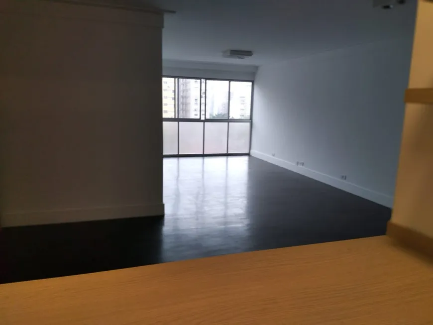 Foto 1 de Apartamento com 3 Quartos para alugar, 130m² em Jardins, São Paulo