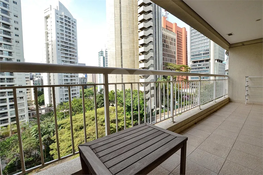 Foto 1 de Apartamento com 1 Quarto para venda ou aluguel, 55m² em Jardim América, São Paulo
