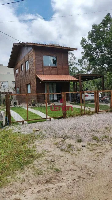 Foto 1 de Casa com 3 Quartos à venda, 97m² em Mariscal, Bombinhas