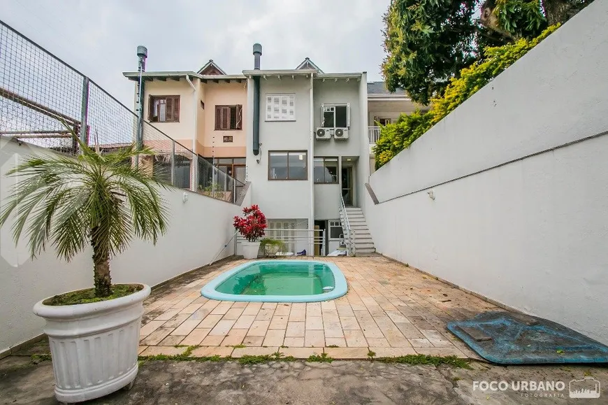 Foto 1 de Casa com 4 Quartos à venda, 455m² em Chácara das Pedras, Porto Alegre