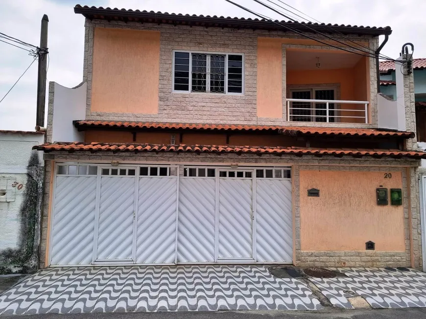 Foto 1 de Casa com 4 Quartos à venda, 200m² em Bangu, Rio de Janeiro