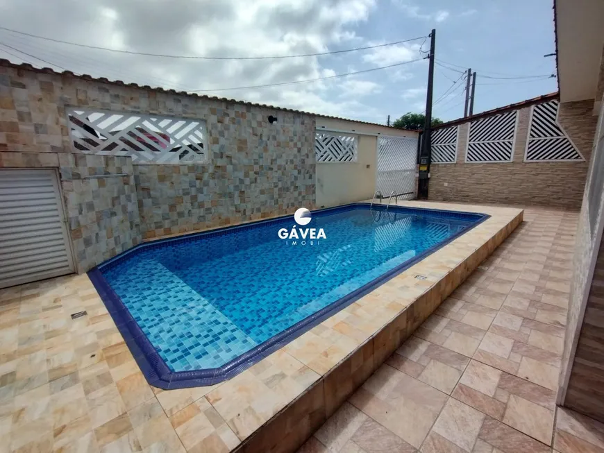 Foto 1 de Casa com 4 Quartos à venda, 205m² em Solemar, Praia Grande