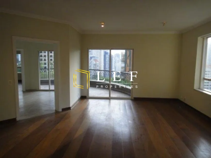 Foto 1 de Apartamento com 4 Quartos à venda, 270m² em Vila Suzana, São Paulo