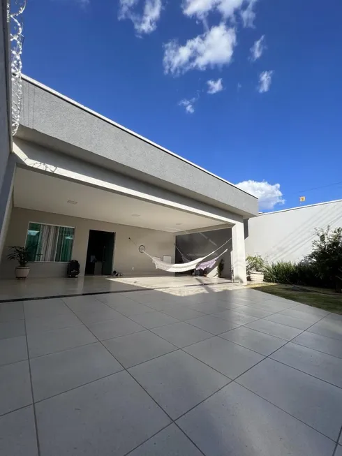 Foto 1 de Casa com 3 Quartos à venda, 300m² em Residencial Vereda dos Buritis, Goiânia