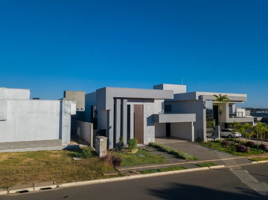 Foto 1 de Casa de Condomínio com 4 Quartos à venda, 219m² em Residencial Goiânia Golfe Clube, Goiânia