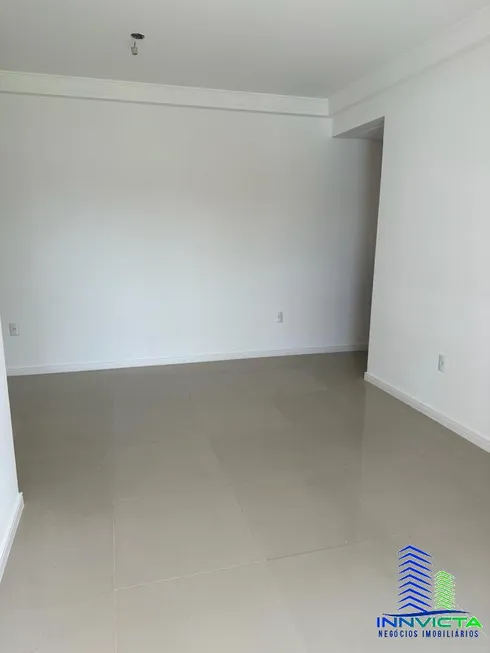 Foto 1 de Apartamento com 2 Quartos à venda, 74m² em Barreiros, São José