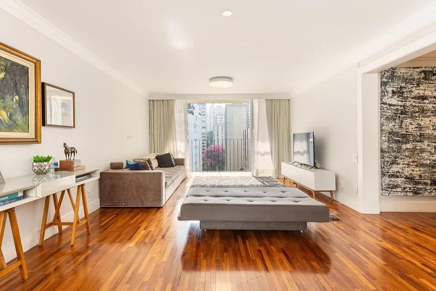 Foto 1 de Apartamento com 3 Quartos à venda, 226m² em Jardim Paulista, São Paulo