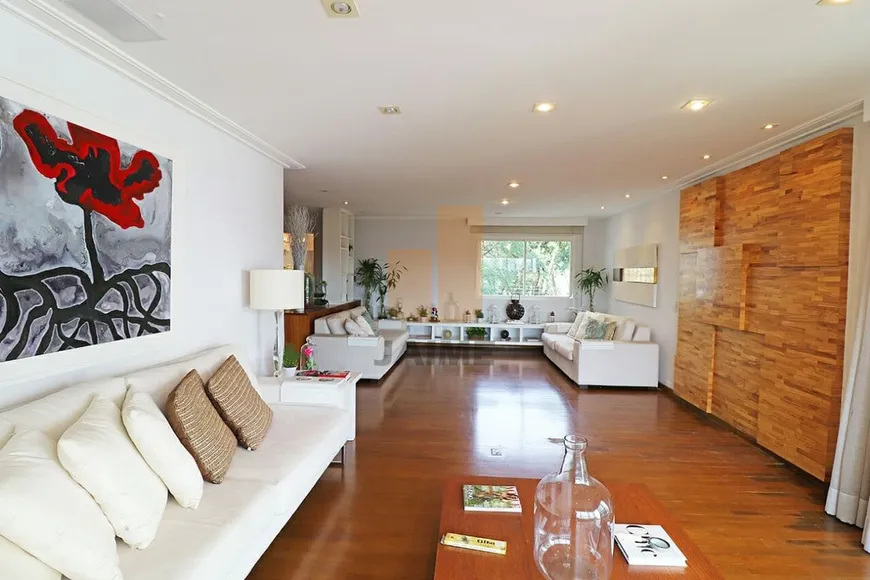 Foto 1 de Apartamento com 3 Quartos à venda, 184m² em Higienópolis, São Paulo