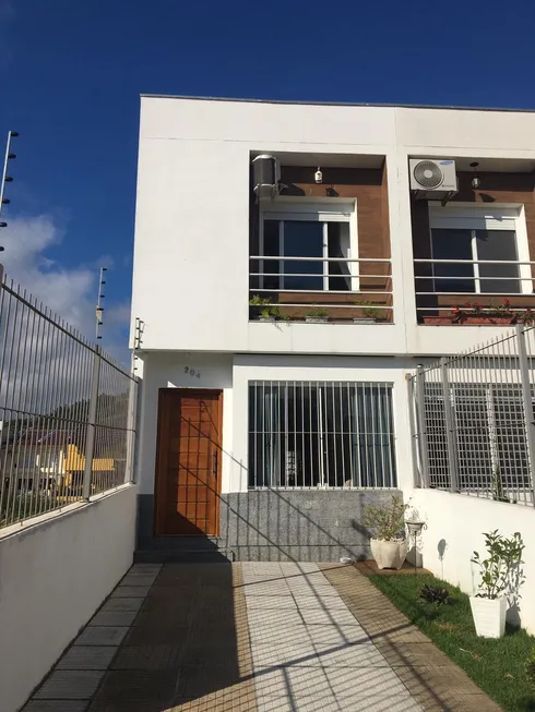 Foto 1 de Casa com 2 Quartos à venda, 95m² em Guarujá, Porto Alegre