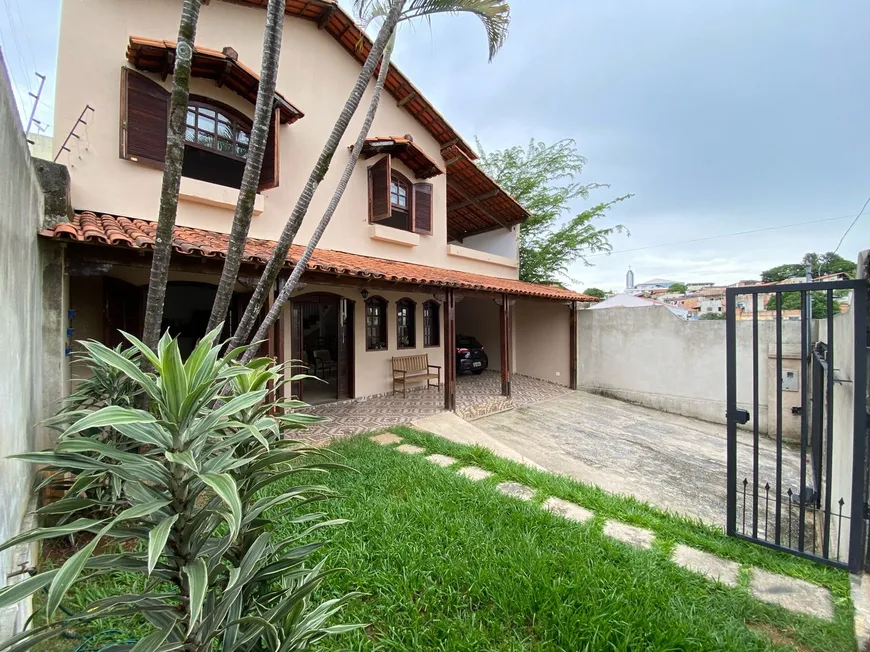 Foto 1 de Casa com 3 Quartos à venda, 250m² em Copacabana, Belo Horizonte