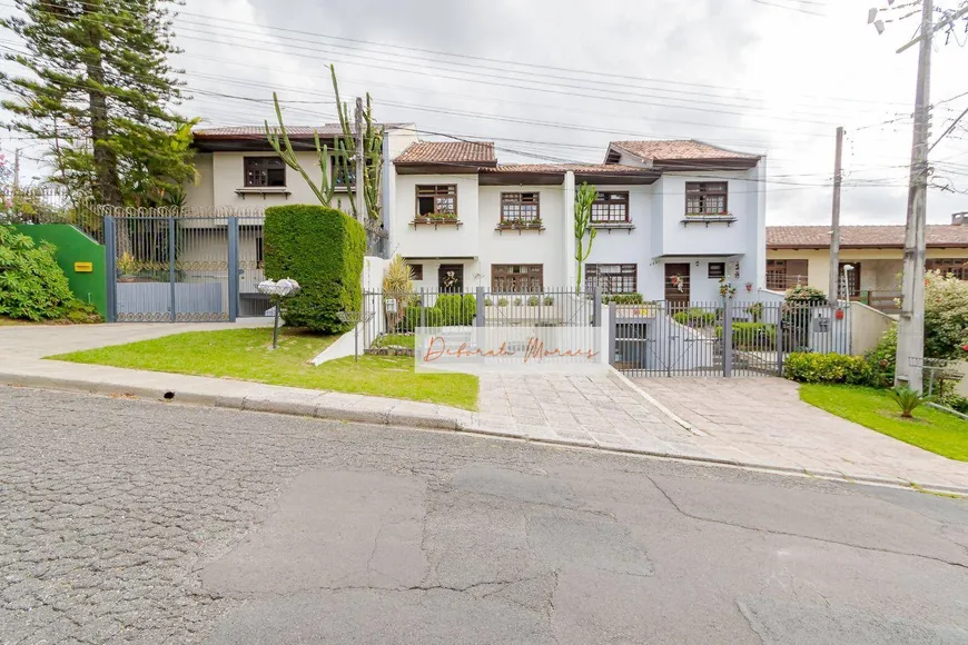 Foto 1 de Sobrado com 3 Quartos à venda, 178m² em Bacacheri, Curitiba