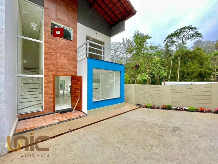 Foto 1 de Casa com 4 Quartos à venda, 216m² em Granja Guarani, Teresópolis