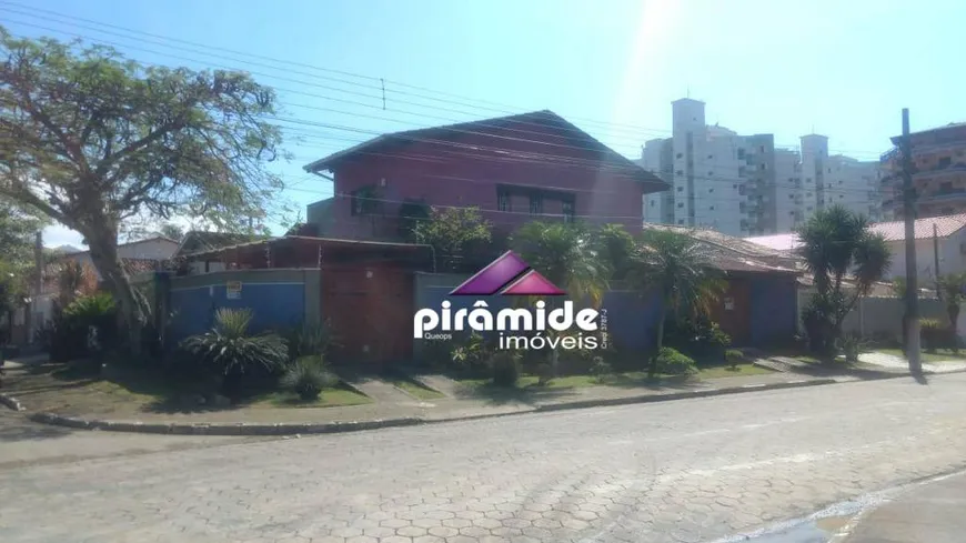Foto 1 de Casa com 3 Quartos à venda, 250m² em Indaiá, Caraguatatuba