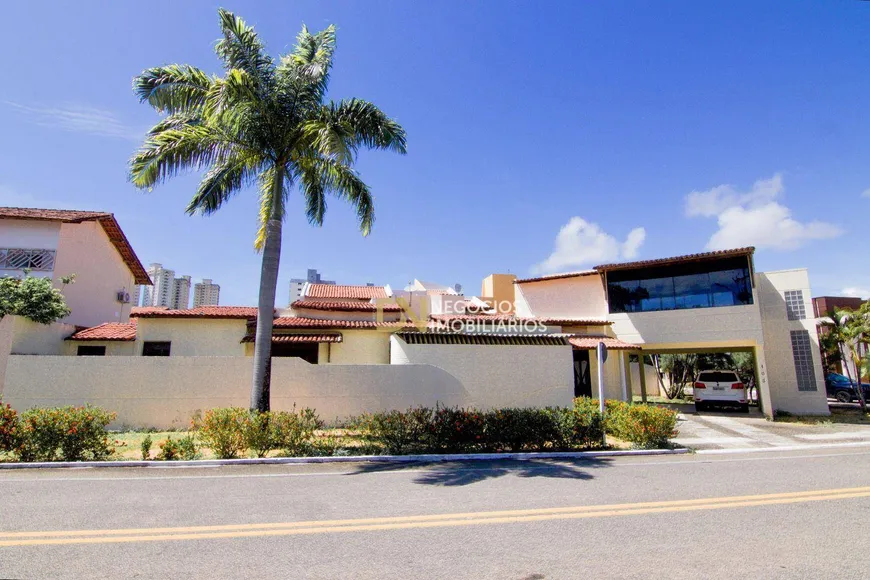 Foto 1 de Casa de Condomínio com 3 Quartos à venda, 240m² em Candelária, Natal