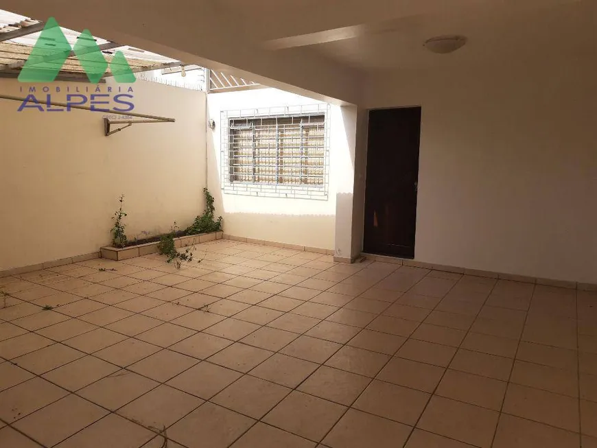 Foto 1 de Sobrado com 3 Quartos à venda, 145m² em Xaxim, Curitiba