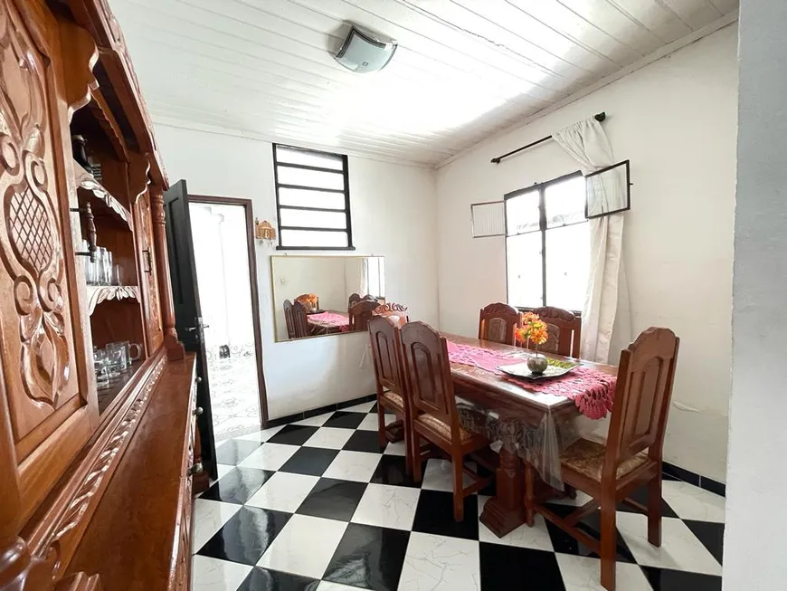 Foto 1 de Casa com 5 Quartos à venda, 263m² em Dom Pedro I, Manaus