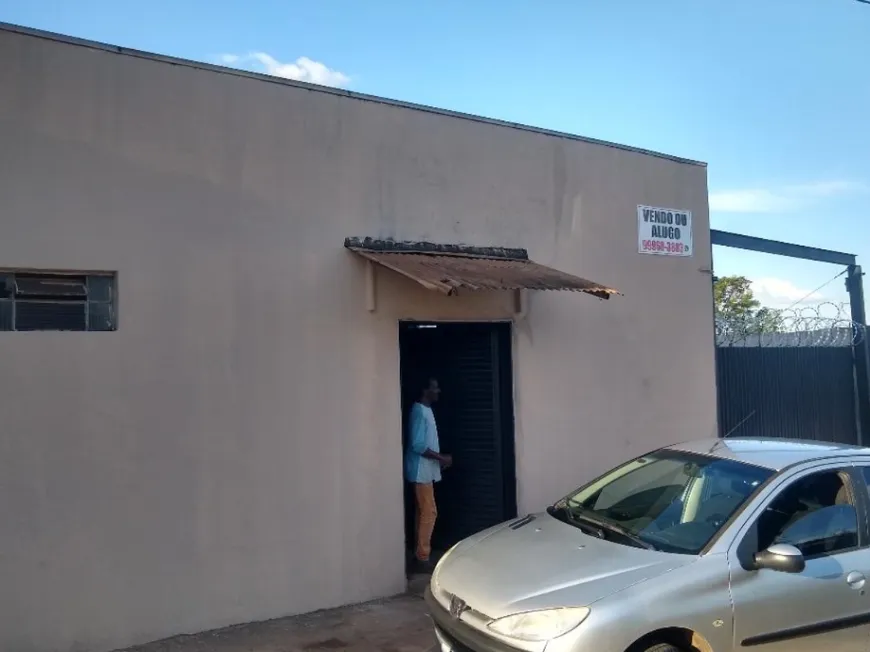 Foto 1 de Galpão/Depósito/Armazém com 1 Quarto para venda ou aluguel, 100m² em Dona Zulmira, Uberlândia