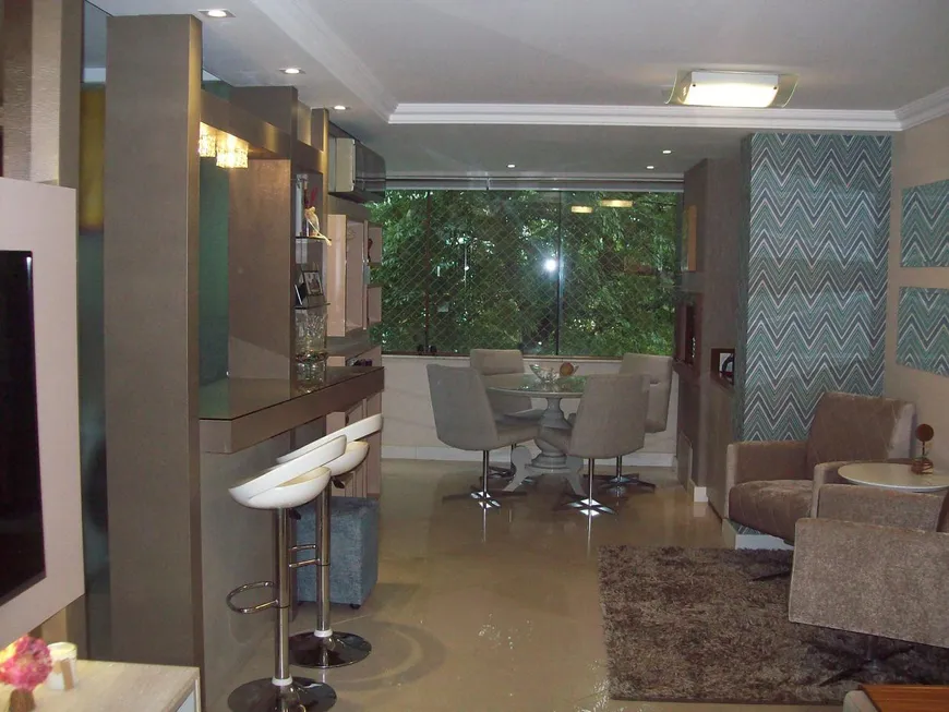Foto 1 de Apartamento com 2 Quartos à venda, 100m² em Vila Ipiranga, Porto Alegre