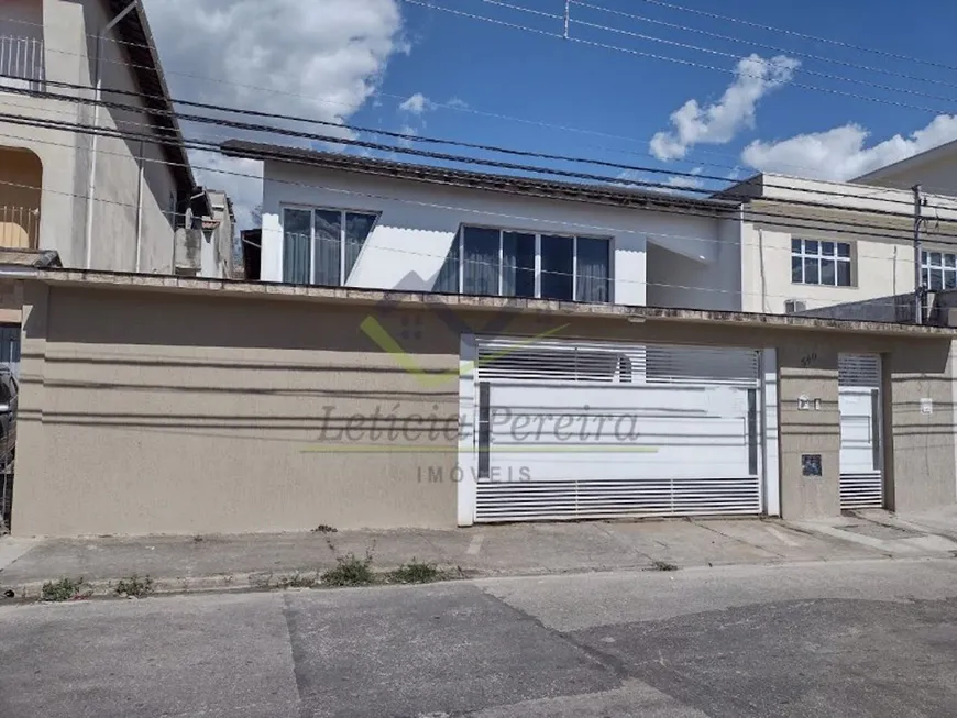 Foto 1 de Casa com 3 Quartos para venda ou aluguel, 230m² em Cezar de Souza, Mogi das Cruzes