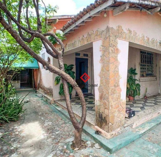 Foto 1 de Casa com 3 Quartos à venda, 330m² em José Bonifácio, Fortaleza
