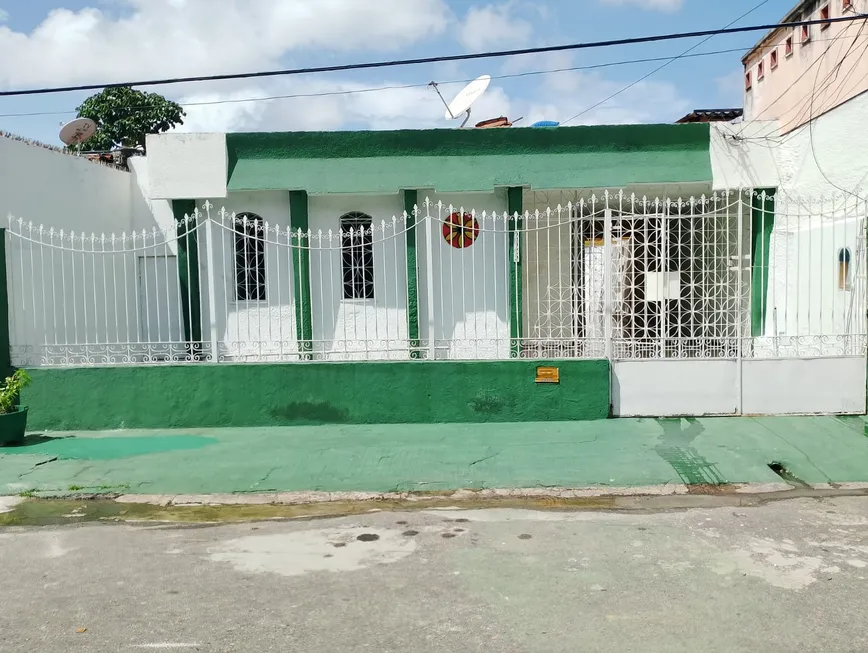 Foto 1 de Casa com 3 Quartos para alugar, 148m² em Montese, Fortaleza