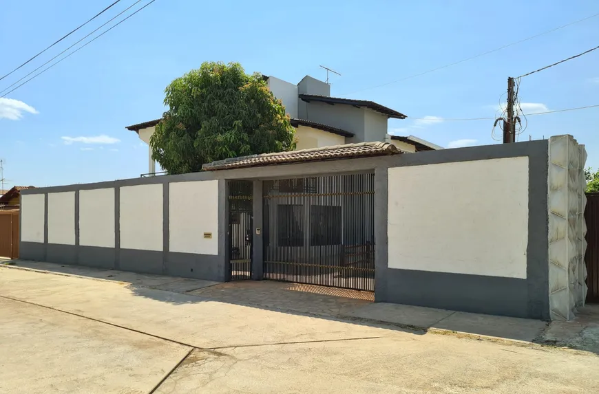 Foto 1 de Sobrado com 4 Quartos à venda, 400m² em Vicente Pires, Brasília