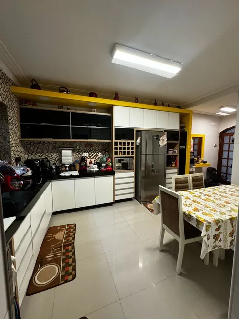 Foto 1 de Casa com 4 Quartos à venda, 267m² em Vila Canero, São Paulo