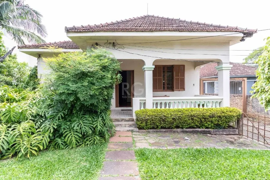 Foto 1 de Lote/Terreno à venda, 249m² em Cavalhada, Porto Alegre