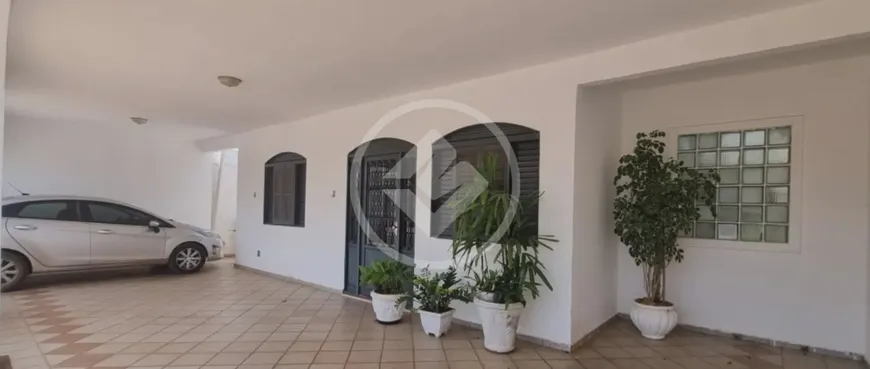 Foto 1 de Sobrado com 4 Quartos à venda, 220m² em Morada do Ouro, Cuiabá