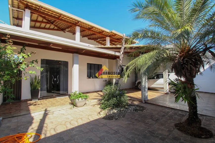 Foto 1 de Casa com 5 Quartos à venda, 205m² em Planalto, Divinópolis
