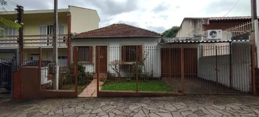 Foto 1 de Casa com 2 Quartos à venda, 80m² em Teresópolis, Porto Alegre