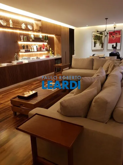 Foto 1 de Apartamento com 3 Quartos à venda, 184m² em Jardim América, São Paulo