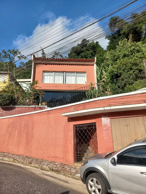 Foto 1 de Casa com 3 Quartos à venda, 140m² em Quarteirão Brasileiro, Petrópolis