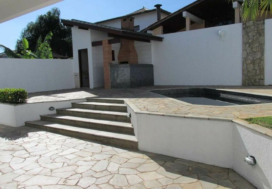 Casa de Condomínio na Alameda das Rosas, 100, Alphaville em Santana de